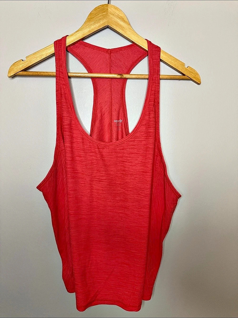 Old Navy Breathe On Go-Dry Tank Top Active Tank in Red